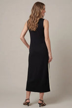 Load image into Gallery viewer, Sleeveless Knit MIDI Dress With Pockets in black back view