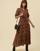Load image into Gallery viewer, Spartina 449 Lynette Midi Dress Guerard Estate Floral Black