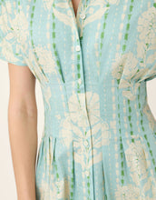 Load image into Gallery viewer, close up of dart waistline, button front closure