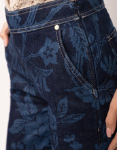 Load image into Gallery viewer, close up of stitching along the pocket