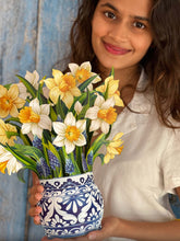 Load image into Gallery viewer, FreshCut Paper English Daffodils Pop-Up Greeting Card