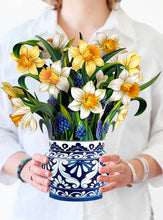 Load image into Gallery viewer, FreshCut Paper English Daffodils Pop-Up Greeting Card