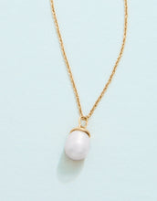 Load image into Gallery viewer, Spartina 449 Bluffton Pearl Necklace 18" close up of a pearl