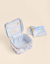 Load image into Gallery viewer, Spartina 449 Stow & Go Jewelry Travel Case Garden Toile open with bags