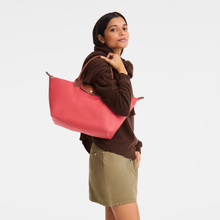 Load image into Gallery viewer, person holding a bag with the straps over her shoulder and the bag under her arm