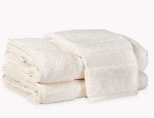 Load image into Gallery viewer, Matouk Bath Towels - Lotus