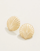 Load image into Gallery viewer, Spartina 449 Shello Stud Earrings Gold