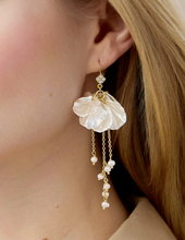 Load image into Gallery viewer, Spartina 449 Corolla Dangle Earrings Pearl