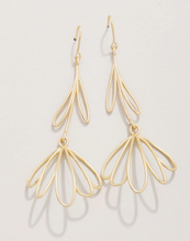 Load image into Gallery viewer, Spartina 449 Dippy Daisy Earrings Gold