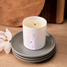 Load image into Gallery viewer, lit Magnolia Willow Poured Candle