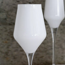 Load image into Gallery viewer, Vietri Contessa White Wine Glass