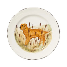 Load image into Gallery viewer, Vietri Wildlife Dinner Plate with golden retriever dog