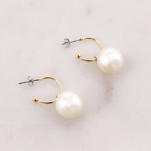 Load image into Gallery viewer, white pearls on gold stud back half hoops
