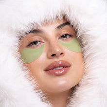 Load image into Gallery viewer, person wearing the Serve Chilled Cool Crush Hydrogel Eye Patches