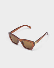 Load image into Gallery viewer, Palma Sunglasses side view showing wide arms with gold text