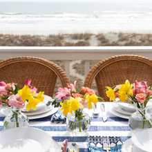 Load image into Gallery viewer, Vietri Hibiscus Clear Glass Vase