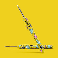 Load image into Gallery viewer, two Crochet needles with pattered handles 

