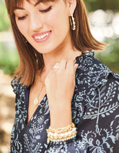 Load image into Gallery viewer, Orla Round Necklace 18&quot;
