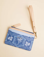 Load image into Gallery viewer, Spartina 449 Slimcard Coinpurse Ogeechee Palm Medallion
