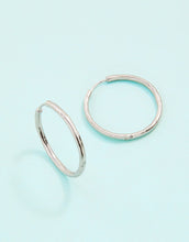 Load image into Gallery viewer, Spartina 449 SP Moonglade Hoop Earrings 30mm Silver
