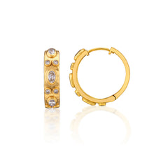Load image into Gallery viewer, Capucine de Wulf Huggie Hoop Earrings side view.to show hoop
