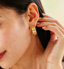 Load image into Gallery viewer, Capucine de Wulf Berry Hoop Earrings - Small - Gold
