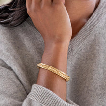 Load image into Gallery viewer, Capucine de Wulf Berry Vine Hinged Bangle, S/M - Gold
