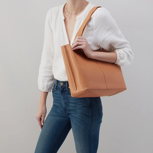 HOBO Vida Tote in Micro Pebble Leather - Biscuit