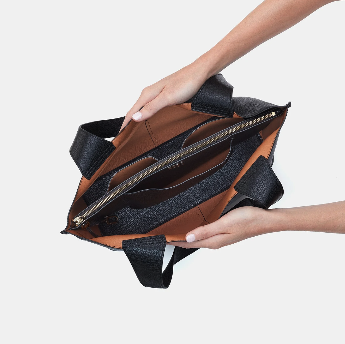 HOBO Vida Tote in Micro Pebble Leather Black – AGAPANTHUS