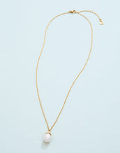 Load image into Gallery viewer, Spartina 449 Bluffton Pearl Necklace 18" on a gold chain
