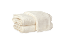 Load image into Gallery viewer, Matouk Bath Towels - Milagro
