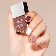 Load image into Gallery viewer, Royal Appointment Patent Shine 10X Nail Lacquer

