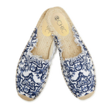 Load image into Gallery viewer, Blue &amp; White Printed Espadrille Slides
