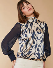 Load image into Gallery viewer, Spartina 449 Erinne Silk Blouse Bascom Ikat
