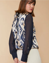 Load image into Gallery viewer, Spartina 449 Erinne Silk Blouse Bascom Ikat
