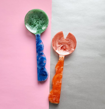 Load image into Gallery viewer, Beatriz Ball VIDA Resin Salad Servers - Orange and Blue
