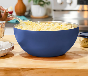 Vacuum-Insulated Large Serving Bowl (2.5Q) - Berry