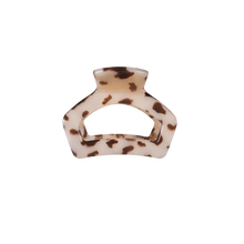Load image into Gallery viewer, TEKETIES Open Blonde Tortoise Petite Hair Clip
