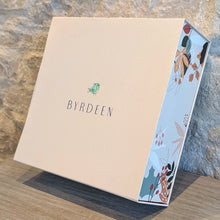 Load image into Gallery viewer, Amber Wine Glass closed box
