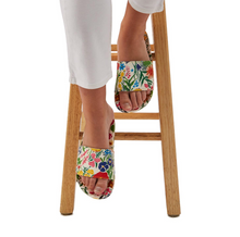 Load image into Gallery viewer, White Floral Molded Eva Slides
