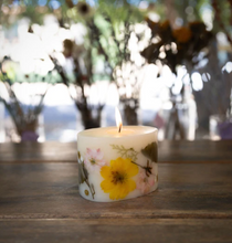 Load image into Gallery viewer, Petite Botanical Candle - Lemon Blossom &amp; Lychee
